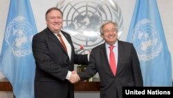 Menlu AS Mike Pompeo (kiri) dan Sekjen PBB Antonio Guterres dalam pertemuan di New York, Jumat (20/7). 