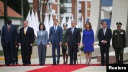 Minis Afè Etranjè ayisyen an Bocchit Edmond, Sekretè Deta Ameriken an Mike Pompeo, Lidè opozisyon Venezuela a, Juan Guaido, Prezidan Kolonbyen an Ivan Duque, Vis prezidan Kolonbyen an Marta L. Ramirez, minis afè etranjè kolobyen an Claudia Blum nan Bogota, Kolonbi, 20 jan. 2020.