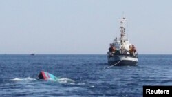 A Vietnamese boat (L) which was rammed and then sunk by Chinese vessels near disputed Paracels Islands. (File photo)