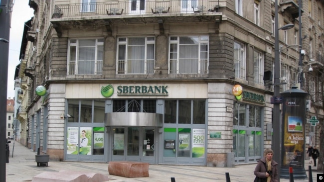 中国和俄罗斯都试图在匈牙利扩大影响。俄罗斯最大银行-储蓄银行在匈牙利首都布达佩斯的一处分行。