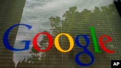 Logo Google di kantor pusat perusahaan di Mountain View, California.