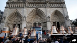 Onlookers witness the delivery of Notre Dame's new bells, Paris, January 31, 2013.