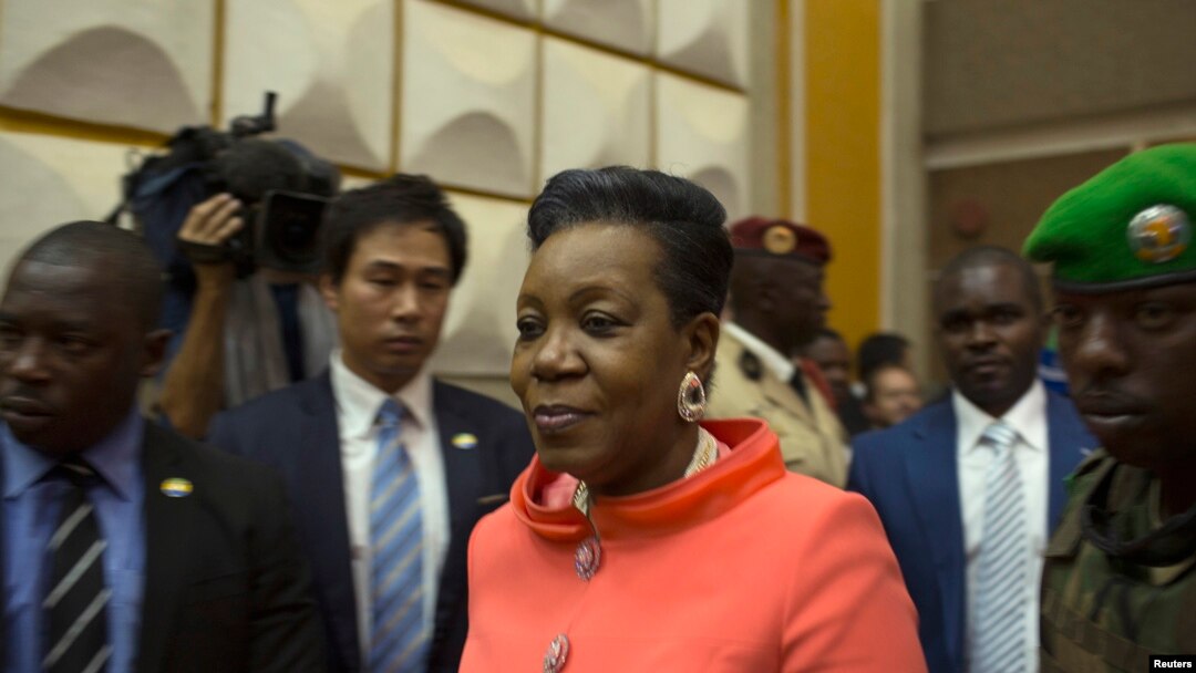 Newly parliamentary-elected interim President of the Central African Republic Catherine Samba-Panza walks into the National Assembly prior to her swearing-in ceremony in the capital Bangui, Jan. 23, 2014.