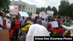Washington-based Burkina Faso citizens and friends of Burkina Faso demonstrate in front of the White House, Sept. 20, 2015.