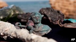 Arqueólogos israelíes dicen han descubierto piezas de la era romana de Israel en Cesárea.
