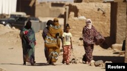 Femmes sahraouies dans le camp de Tindouf le 4 mars 2016. (Reuters/Zohra Bensemra)