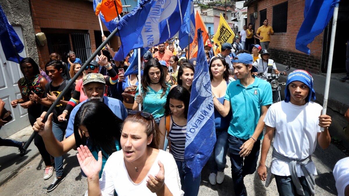 Venezuela: Grupos Chavistas Atacan Manifestación Opositora En Caracas