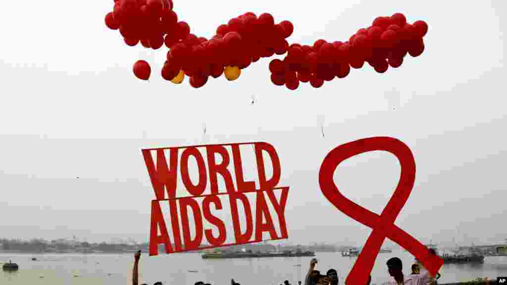 Activists prepare to release campaign materials into the air ahead of World AIDS Day on the banks of the Ganges River in Kolkata, India, Nov. 30, 2016.