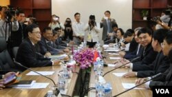 H.E. Ho Xuan Son, Deputy Minister of Foreign Affairs talks to his translator in a close door bilateral meeting with Var Kim Hong, chairman of the Cambodian Government Border Committee over border issues at Council of Ministers in Phnom Penh, Cambodia, July 7, 2015 .