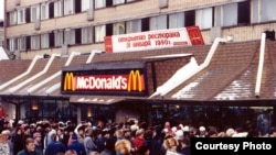 This was the scene on opening day outside the McDonald’s restaurant on Moscow’s Pushkin Square, Jan. 31, 1990. (McDonald's photo)