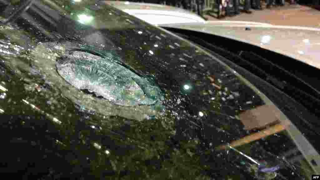 Une voiture de police endommagée, lors des manifestations à Charlotte, en Caroline du Nord, le 21 septembre 2016.