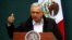 El presidente de México, Andrés Manuel López Obrador, habla el pasado 26 de septiembre durante la entrega de un informe de investigación con familiares de los 43 estudiantes desaparecidos de la Facultad de Formación de Maestros de Ayotzinapa.