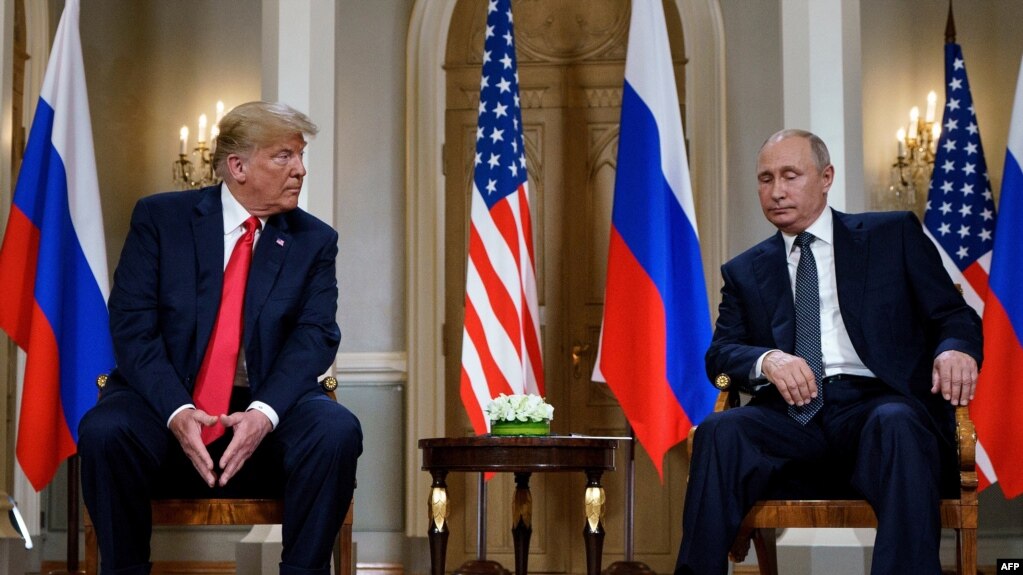 Fotografi arkivi e takimit ndërmjet Presidentit Trump dhe Presidentit rus Putin në Helsinki më 16 korrik, 2018/AFP