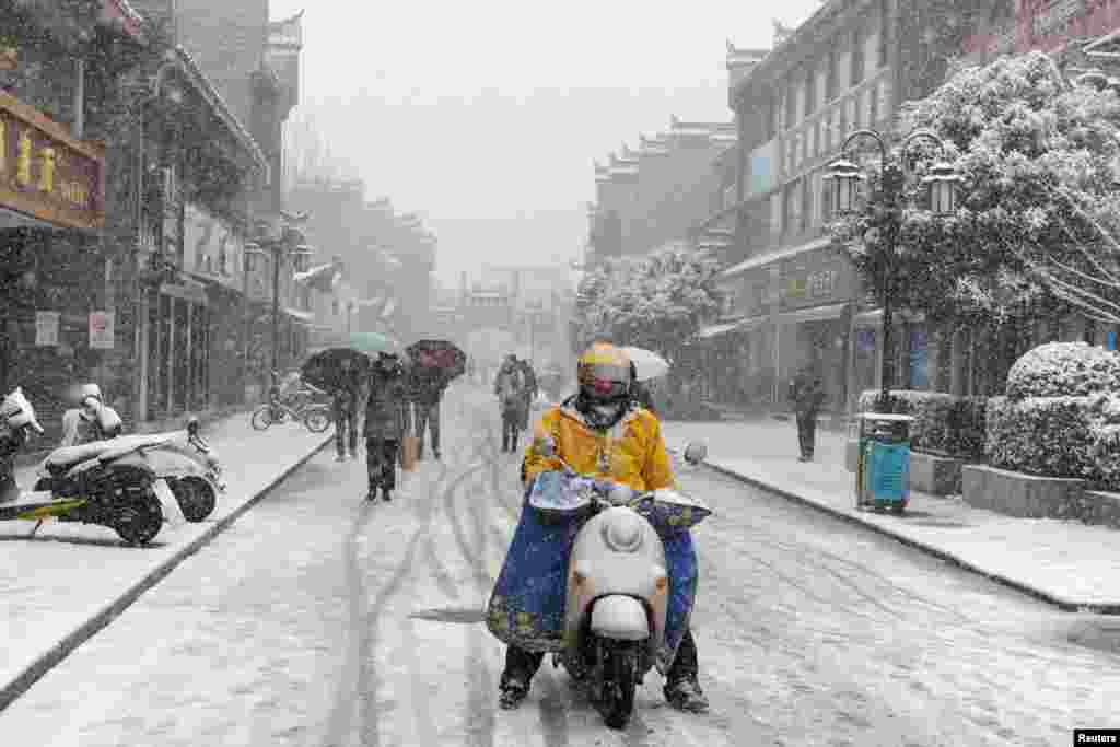 2018年1月3日，中国湖北省襄阳，雪花飘飘。