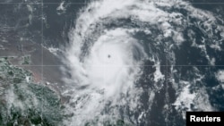 Ураган Берил наближається до Навітряних островів у Карибському басейні. Фото: Reuters 