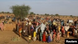 هزاران غیرنظامی سعی در نجات خود از جنگ داخلی در سودان دارند. 