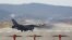 한국 오산공군기지에서 미 공군 소속 F-16 전투기가 이륙하고 있다. (자료사진)