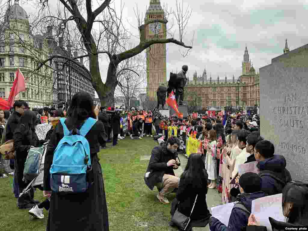 ယူကေနိုင်ငံ လန်ဒန်မြို့တော်မှာ ဒီနေ့ကျင်းပတဲ့ စစ်တပ်အာဏာသိမ်း ၄ နှစ်ပြည့် ဆန့်ကျင်ဆန္ဒပြပွဲ မြင်ကွင်း။ ဖေဖေါ်ဝါရီ ၁၊ ၂၀၂၅ (Photo Credit: NUG office, UK)