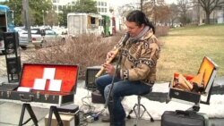 Músico boliviano deleita con su música