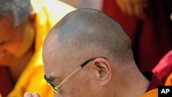 Exiled Tibetan leader Dalai Lama prays in Hsiaolin, in Kaohsiung county, southern Taiwan (2009 File)