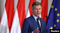 资料照片：匈牙利选举获胜者彼得·马扎尔在布达佩斯举行记者会。(2026年4月20日)