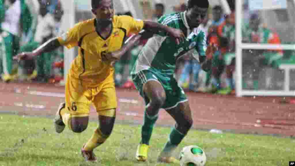 Nigeria&#39;s Echiejile Elderson, right, is challenged by Ethiopia&#39;s Alula Girma, left, during their 2014 World Cup qualifying playoff match.