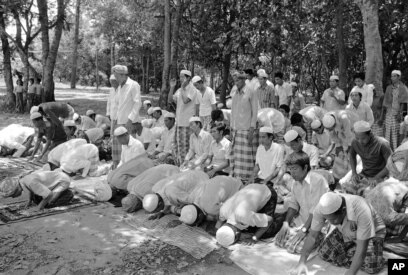 The Fall of Phnom Penh, April 17, 1975