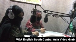 رادیو تمام-زن میرمن در شهر قندهار، افغانستان (عکس برگرفته از ویدیو)