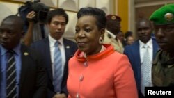 Presiden sementara Republik Afrika Tengah, Catherine Samba-Panza, menjelang pelantikan di parlemen hari Kamis (23/1).
