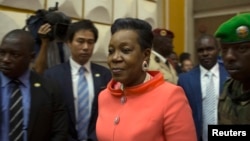 Newly parliamentary-elected interim President of the Central African Republic Catherine Samba-Panza walks into the National Assembly prior to her swearing-in ceremony in the capital Bangui, Jan. 23, 2014.