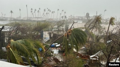El huracán Beryl baja a categoría 4 hacia Jamaica, deja una "inmensa  destrucción" atrás