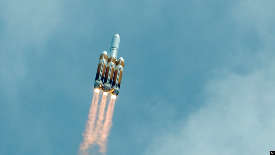 Запуск тяжелой ракеты Delta IV Heavy с грузом спутников с космодрома на мысе Канаверал. 9 апреля 2024 года
