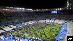 Uma bomba explodiu perto do Estádio de França. Nov. 13, 2015.