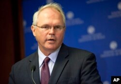 Cựu Đại sứ Mỹ ở Nam Triều Tiên Christopher Hill phát biểu tại cuộc hội thảo về triển vọng hòa bình trên bán đảo Triều Tiên.
