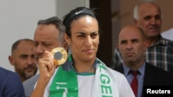 Imane Khelif à son arrivée en Algérie.