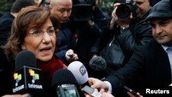 Bouthaina Shaaban, penasihat Presiden Suriah Bashar al-Assad, berbicara pada media setelah pembicaraan perdamaian di Jenewa (30/1). (Reuters/Denis Balibouse)