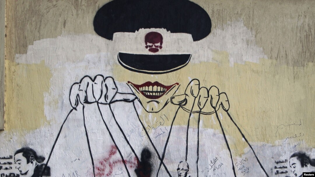 Grafiti yang menyindir militer di Mesir. (Photo: Reuters)