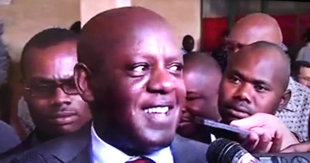 David Simango, ex-presidente camarário de Maputo, condenado por corrupção