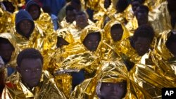 Des migrants arrivant au port de Messina, le 29 janvier 2017. 