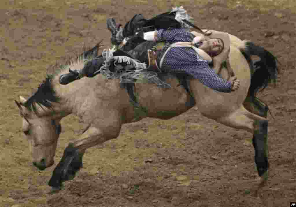 Will Lowe, of Canyon, Texas, rides in the bareback competition for a score of 82.5 and fourth place in the event during the eighth go-round of the National Finals Rodeo, Thursday, Dec. 8, 2011, in Las Vegas. (AP Photo/Julie Jacobson)