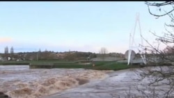 2012-11-26 美國之音視頻新聞: 英國大雨引發洪水