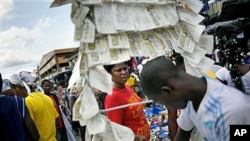 Street markets reopen in Abidjan, Ivory Coast, after results released early saw President Laurent Gbagbo and opposition leader Alassane Ouattara face each other in a run-off election for president, 4 Nov 2010