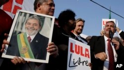 FILE - Workers Party lawmakers demand the release of former Brazilian President Luiz Inacio Lula da Silva outside the Justice Ministry on the 500th day of his arrest, in Brasilia, Brazil, Aug. 20, 2019. 