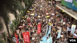 香港几十个政党和团体在十一国庆举行反威权大游行