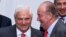El rey Juan Carlos de España (der.) conversa con el presidente panameño, Ricardo Martinelli en la cumbre del año pasado.