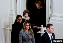 Las ex primeras damas estadounidenses Michelle Obama, Melania Trump, Laura Bush y Hillary Clinton asisten a un servicio de homenaje a la ex primera dama Rosalynn Carter en la Glenn Memorial Church en Atlanta, Georgia, EEUU, el 28 de noviembre de 2023. REUTERS/Evelyn Hockstein