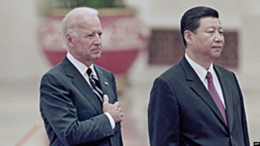 Phó Chủ tịch Trung Quốc Tập Cận Bình và phó Tổng thống Hoa Kỳ Joe Biden tại Sảnh đường Nhân dân ở Bắc Kinh, ngày 18/8/2011