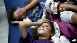 Un portavoz del Ministerio de Salud de Gaza informó que hasta unas 200 personas resultaron heridas en el ataque.