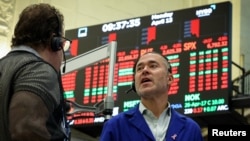 资料照片：纽约证券交易所的交易大厅。(2026年4月13日)