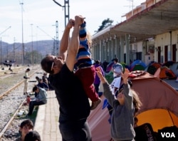 A Syrian father plays with his son. (Jamie Dettmer for VOA)